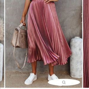 VICI CHAMPAGNE GARDENS PLEATED MIDI SKIRT - MAUVE